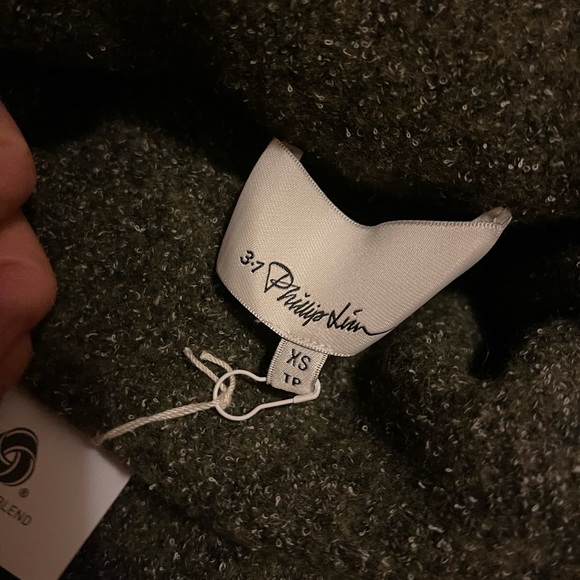 Sweater - Picture 6 of 6